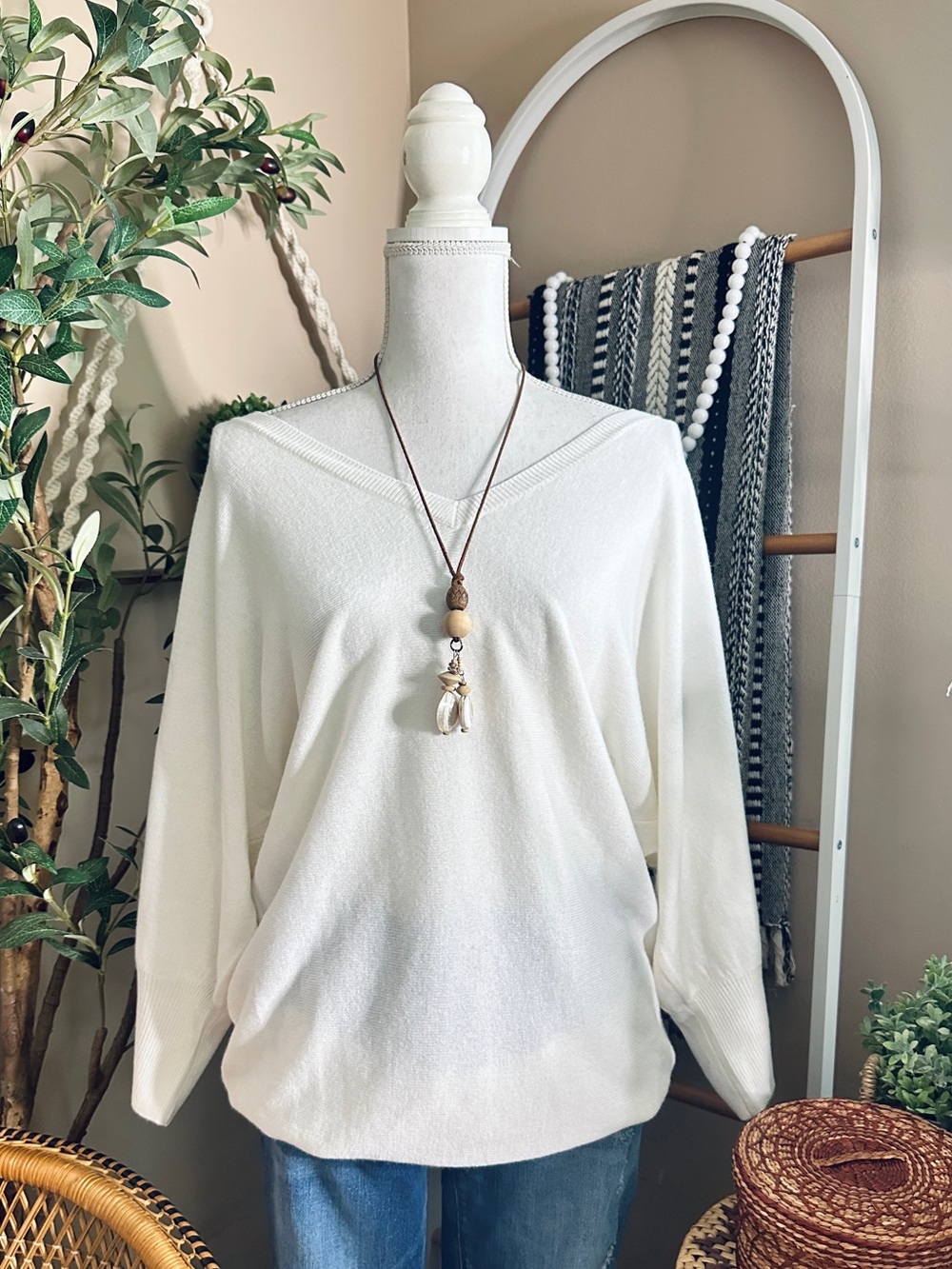 New York & Company NWT White V Neck Tunic Sweater Medium